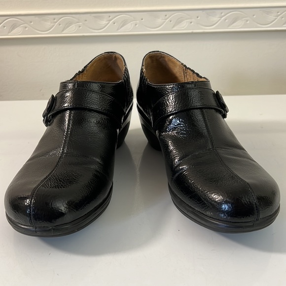 Shoes - Shiny black leather loafers, size 8.5